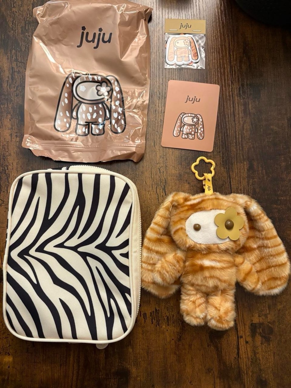 CJ Hendry animal print juju: Elzo